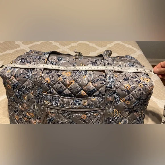 Vera Bradley duffle bag gray floral - Picture 5 of 8